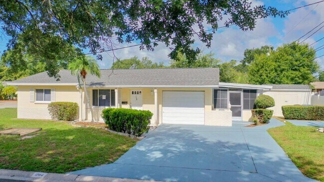 Beautiful 2/2 ~1000Sq. Ft. with NEW floors... - Beautiful 2/2 ~1000Sq. Ft. with NEW floors... House