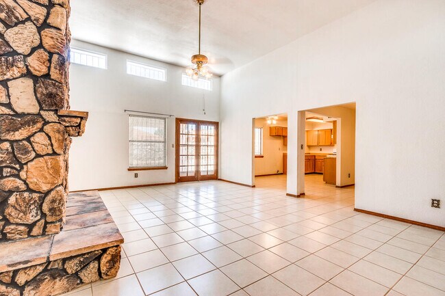 Building Photo - 845 Agua Caliente Dr