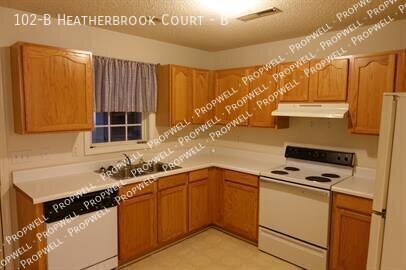 Foto del edificio - 102-B Heatherbrook Court-B