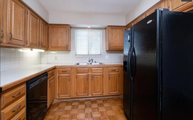 Kitchen - 2824 Foxcroft Rd