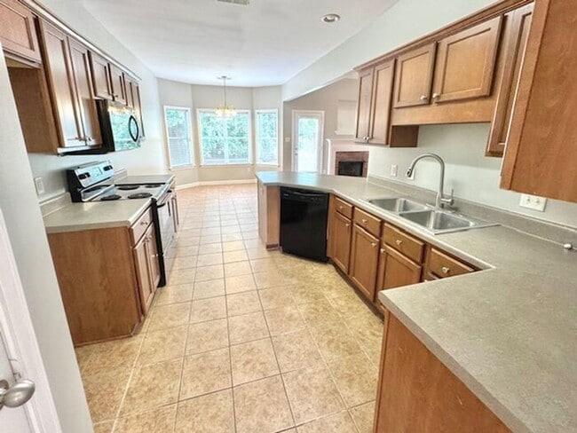 Foto del edificio - Fantastic Home In A Great Location! Spacio...