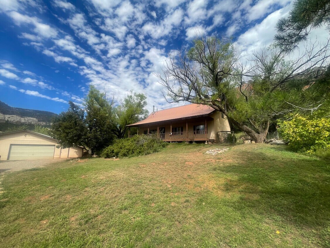 Primary Photo - Valley & Mountain Views in Beautiful Falls...
