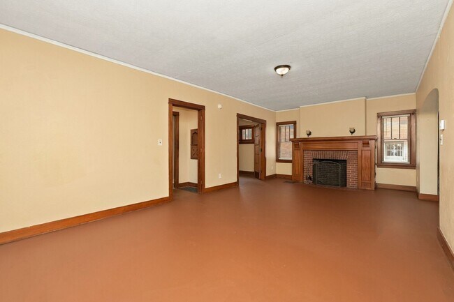 Building Photo - 416 Delaware Ave