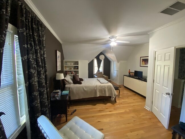 Foto del edificio - 104 Hillcrest Ave