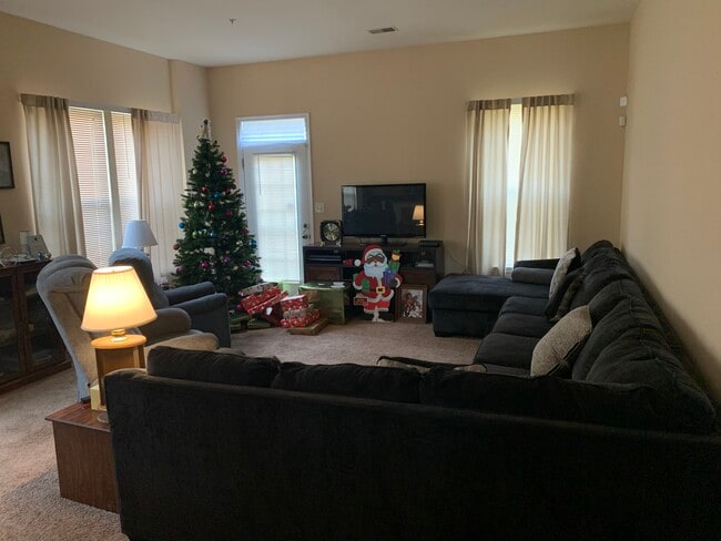 Family Room - 10000 Goldenwood Ct