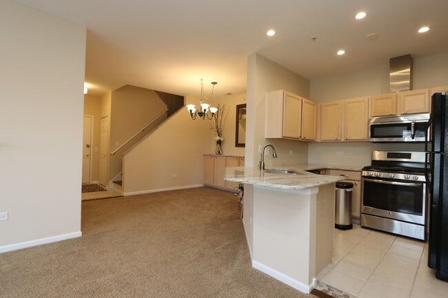 Building Photo - 3333 Stratford Ct