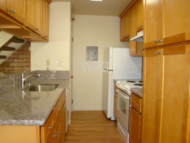 Building Photo - 2300 Samaritan Pl