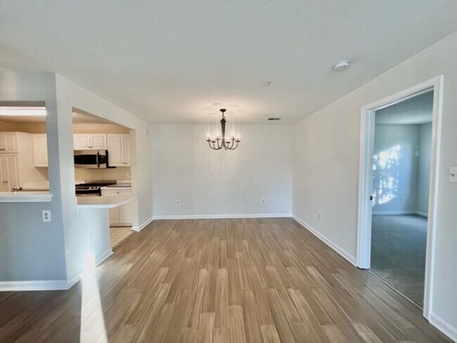 Foto del edificio - Beautiful 3 BR 2 BA condo in sought after Crown!