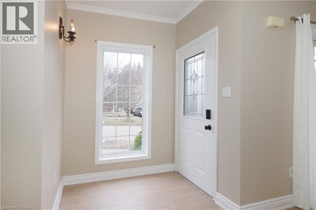 Photo du bâtiment - 695 Jacob Ln