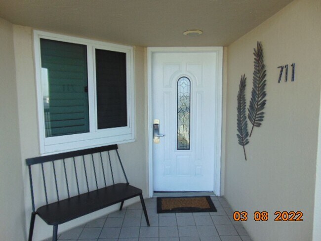 Building Photo - 1bed/1.5 Bath Beachfront Condo