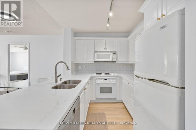 Building Photo - 18 Wanless Ave