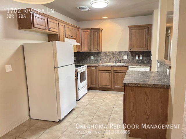 Building Photo - 1702 Riviera Ln