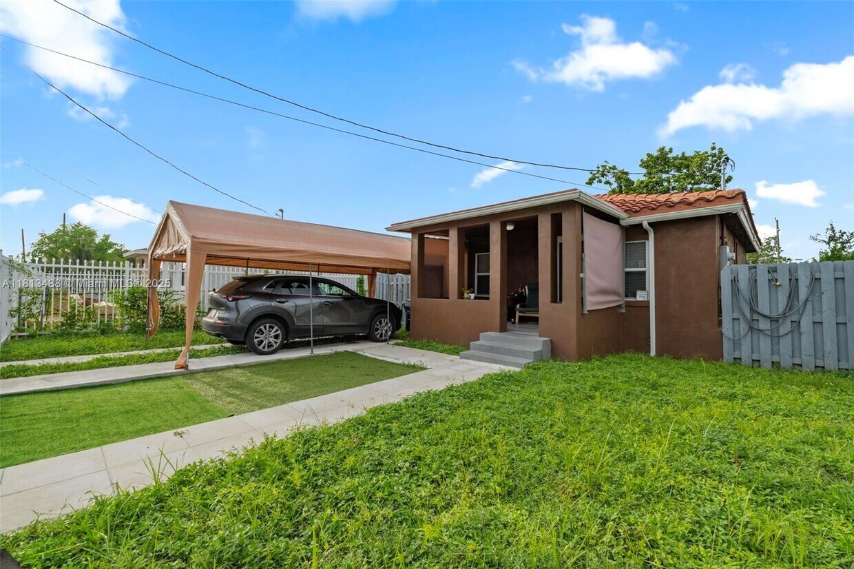 Foto principal - 1883 NW 68th St