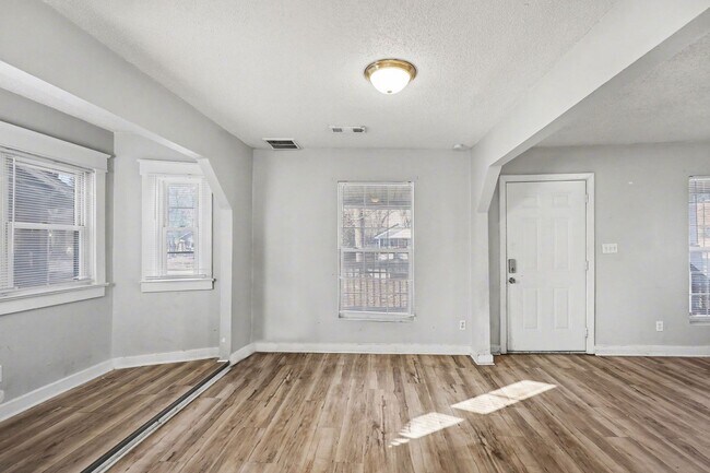 Foto del edificio - 7237 Wabash Ave