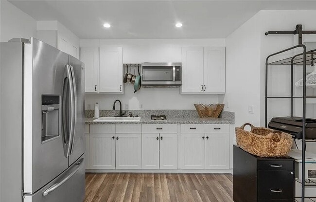 Building Photo - 2021 Euclid Ave