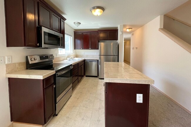 Building Photo - Fantastic Kenton Home with Central A/C, Wa...