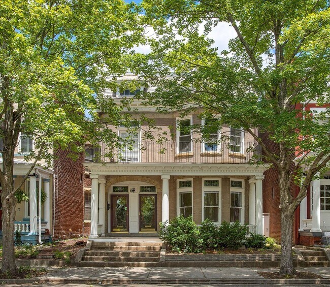 Foto del edificio - Swanky 2000 sf duplex in the heart of Church Hill