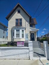 Building Photo - 141 Hicks St
