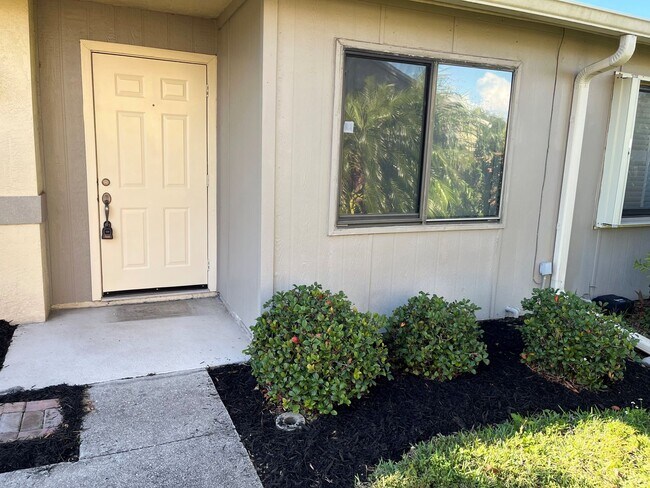 Building Photo - 5264 Cedarbend Dr