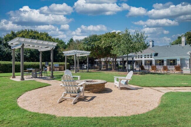 Foto del edificio - Seasons at Umstead Apartment Homes