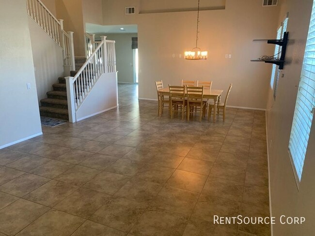Building Photo - 5 Bedroom Home For Rent in West Lancaster