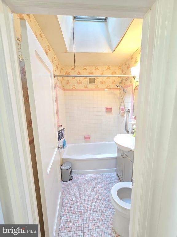 Foto del edificio - 2849 Hellerman St