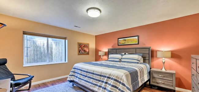 King Bedroom - 662 E Old English Rd