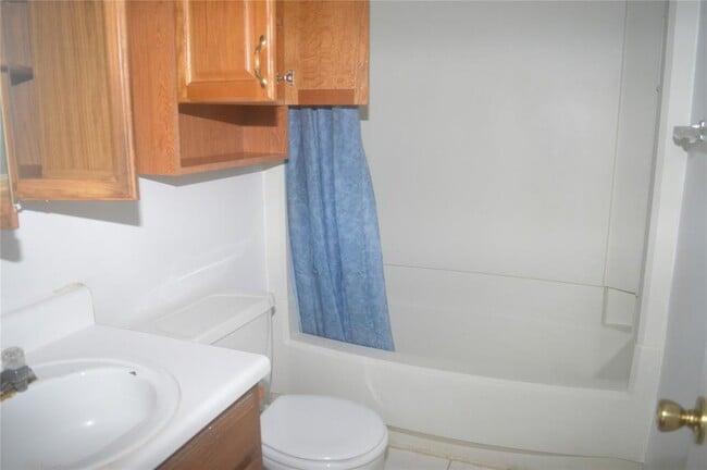 Building Photo - 1019 Heathfield Dr