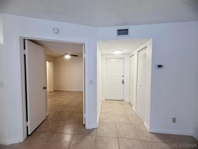 Building Photo - 9955 Westview Dr