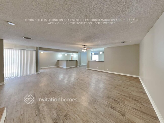 Foto del edificio - 8652 Villa San Jose Dr E