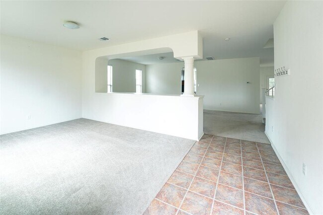 Building Photo - 612 Dark Tree Ln