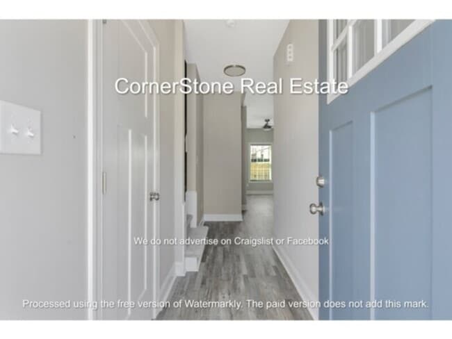 Building Photo - 2848 Little Dr