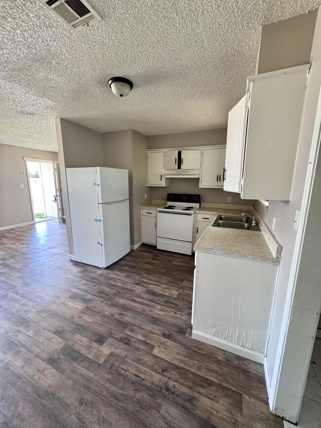 Building Photo - East County Estates Duplex