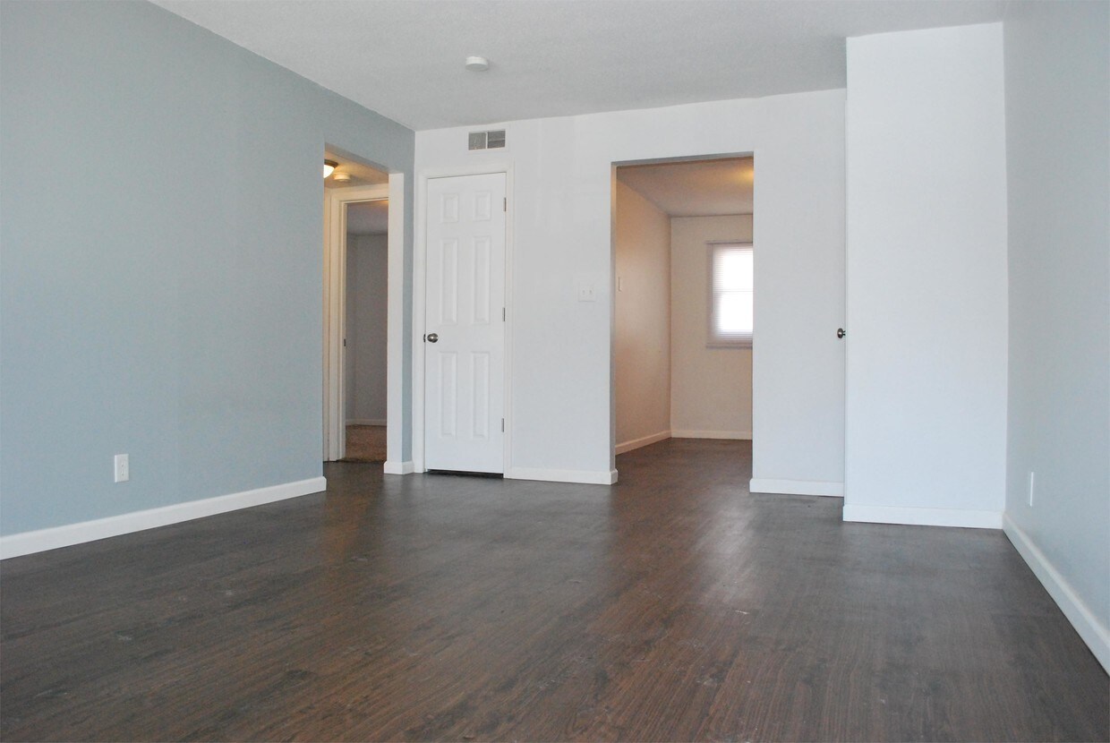 Primary Photo - 1651 34th St SE