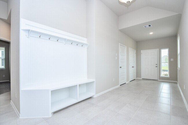 Building Photo - 1137 Lilly Ln