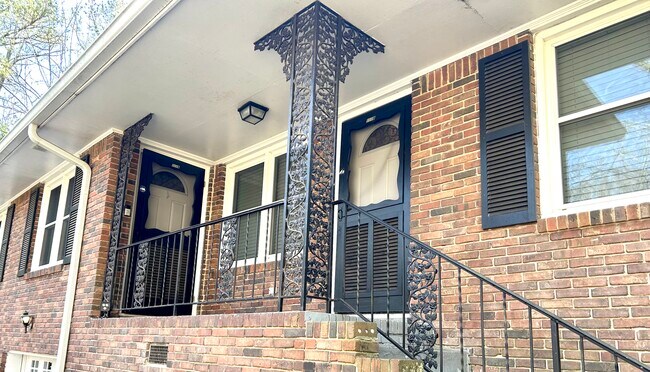 Front of Duplex (1118 unit on the right) - 1118 Arlington Pkwy NE