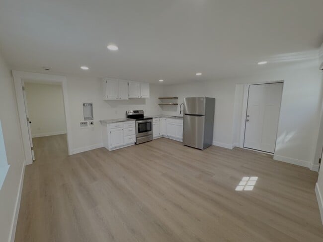 Building Photo - 1847 900 E
