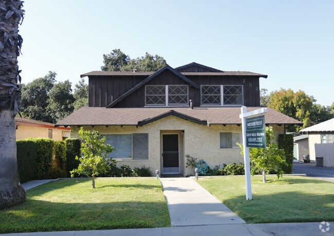 Building - 252 Mariposa Ave