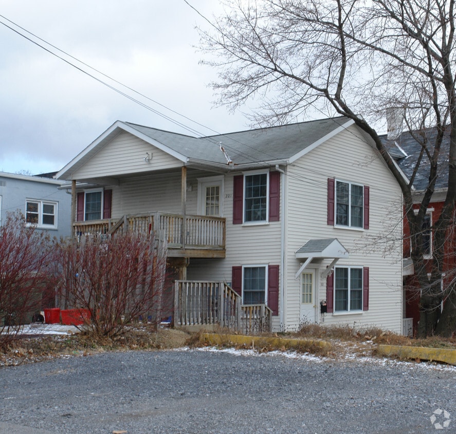 Building Photo - 607 W College Ave