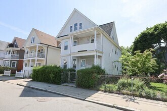 Building Photo - 67 Willowwood St