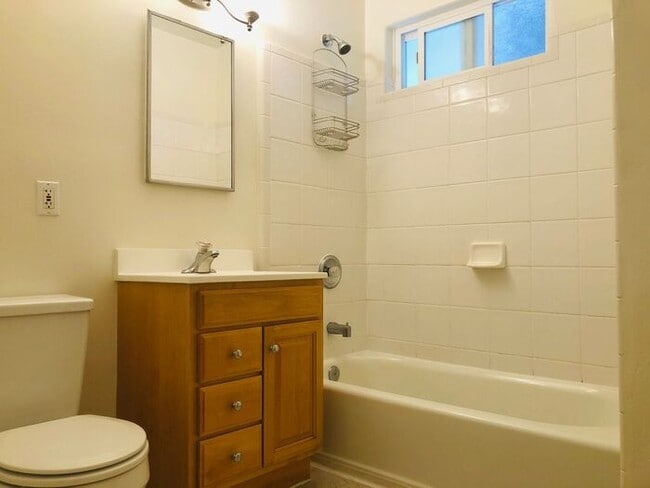 Building Photo - Bankers Hill 1 Bedroom 1 Bath with Downtown San Diego Views