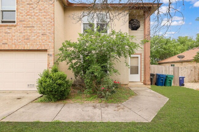 Photo - Spacious 3-Bedroom Home with Game Room and...