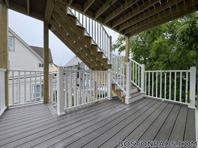 Building Photo - 10 Cawfield St