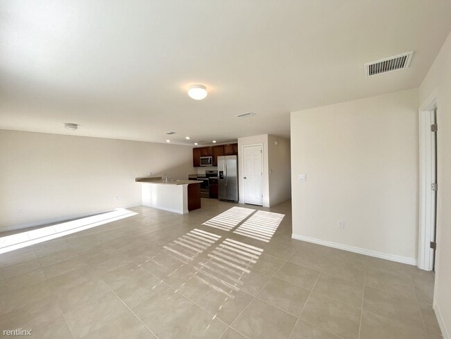 Foto del edificio - 4 br, 2 bath House - 4148 Northeast 21st A...