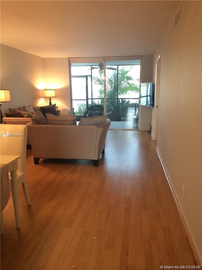 Foto del edificio - 113 Lake Emerald Dr
