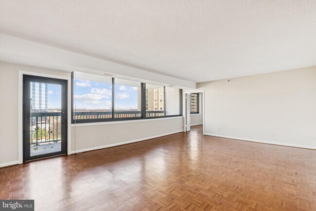 Building Photo - 3709 S George Mason Dr