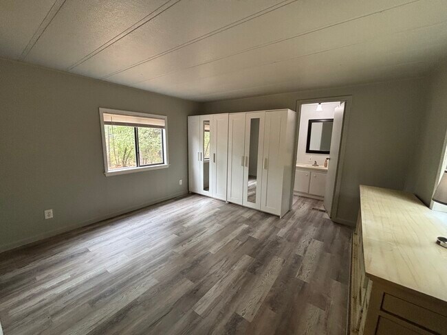 Foto del edificio - 4460 Pretty Good Rd