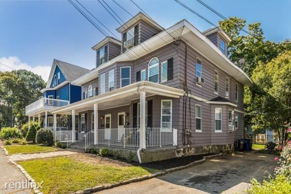 Foto del edificio - 4 br, 1.5 bath Townhome - 90 Linden St