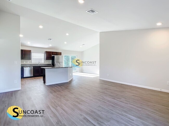 Foto del edificio - 20241 Peachland Blvd