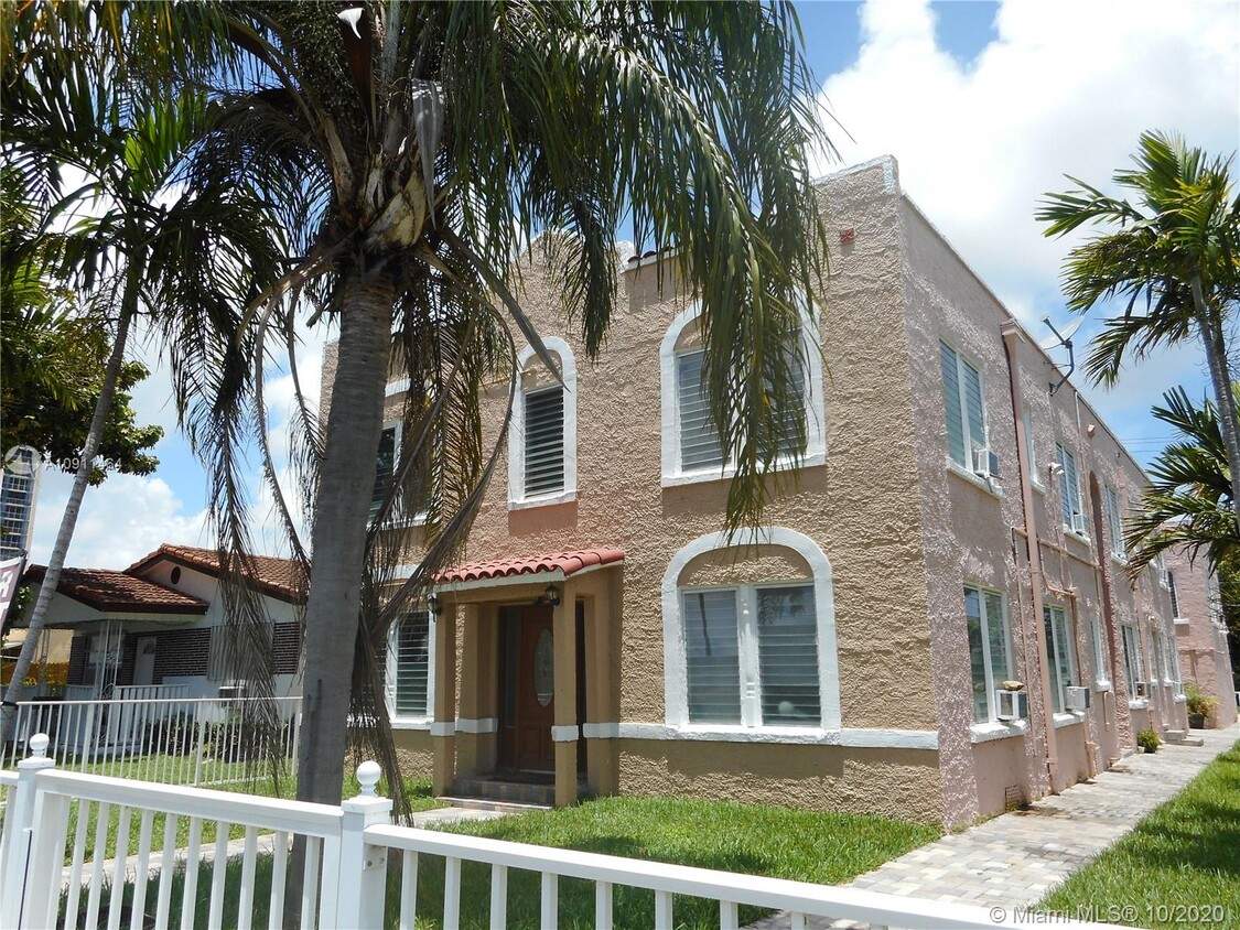 Primary Photo - 1621 Van Buren St